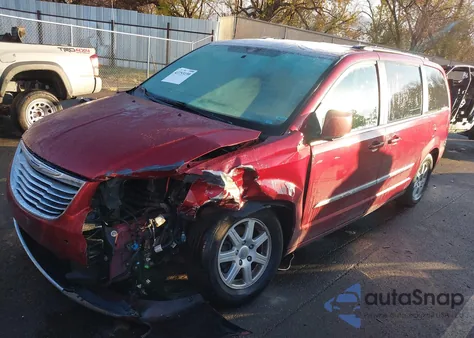 2011 Chrysler Town & Country Touring z USA, uszkodzony, nr VIN 2A4RR5DG7BR714180